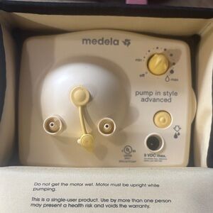 Medela Pump in Style Advanced - Cream and Yellow